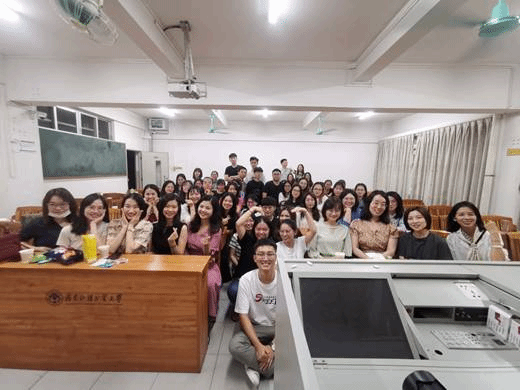 图片包含 室内, 天花板, 人, 厨房描述已自动生成 图片包含 室内, 天花板, 人, 厨房描述已自动生成