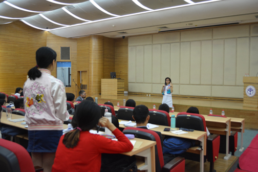 轻松愉悦的互动交流环节